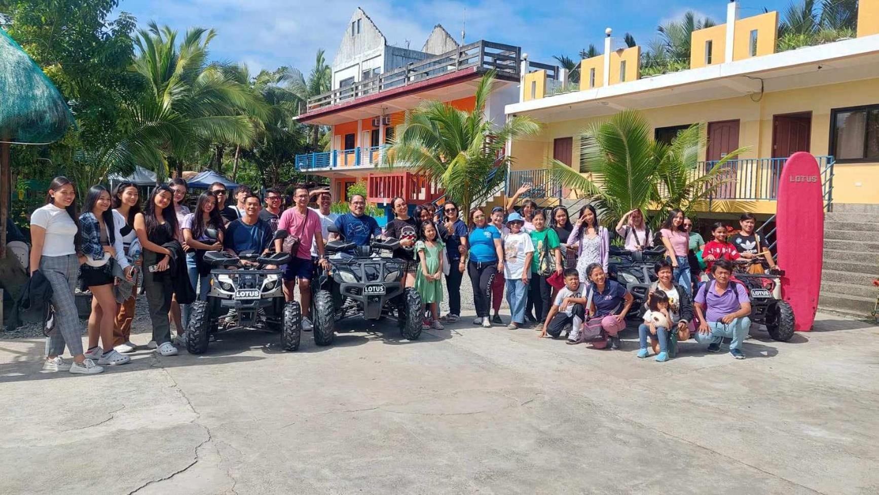 Lotus Sun & Waves Beach Resort Baler Luaran gambar