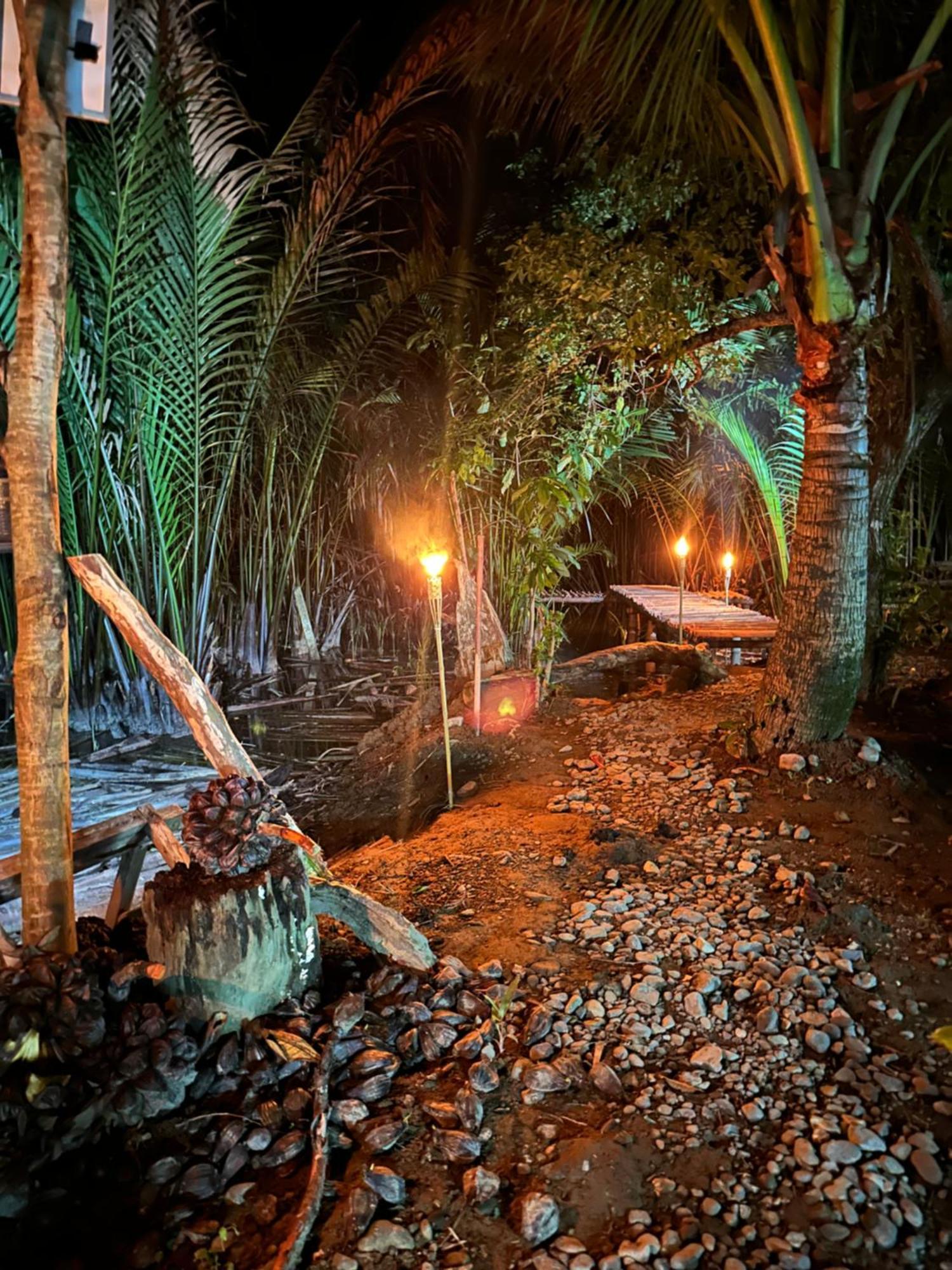 Lotus Sun & Waves Beach Resort Baler Luaran gambar